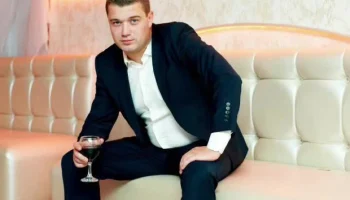 GPT 4 та Нескучный Кривбасс: Український блогер Андрій Boss: Щоденні ранкові миті біля моря